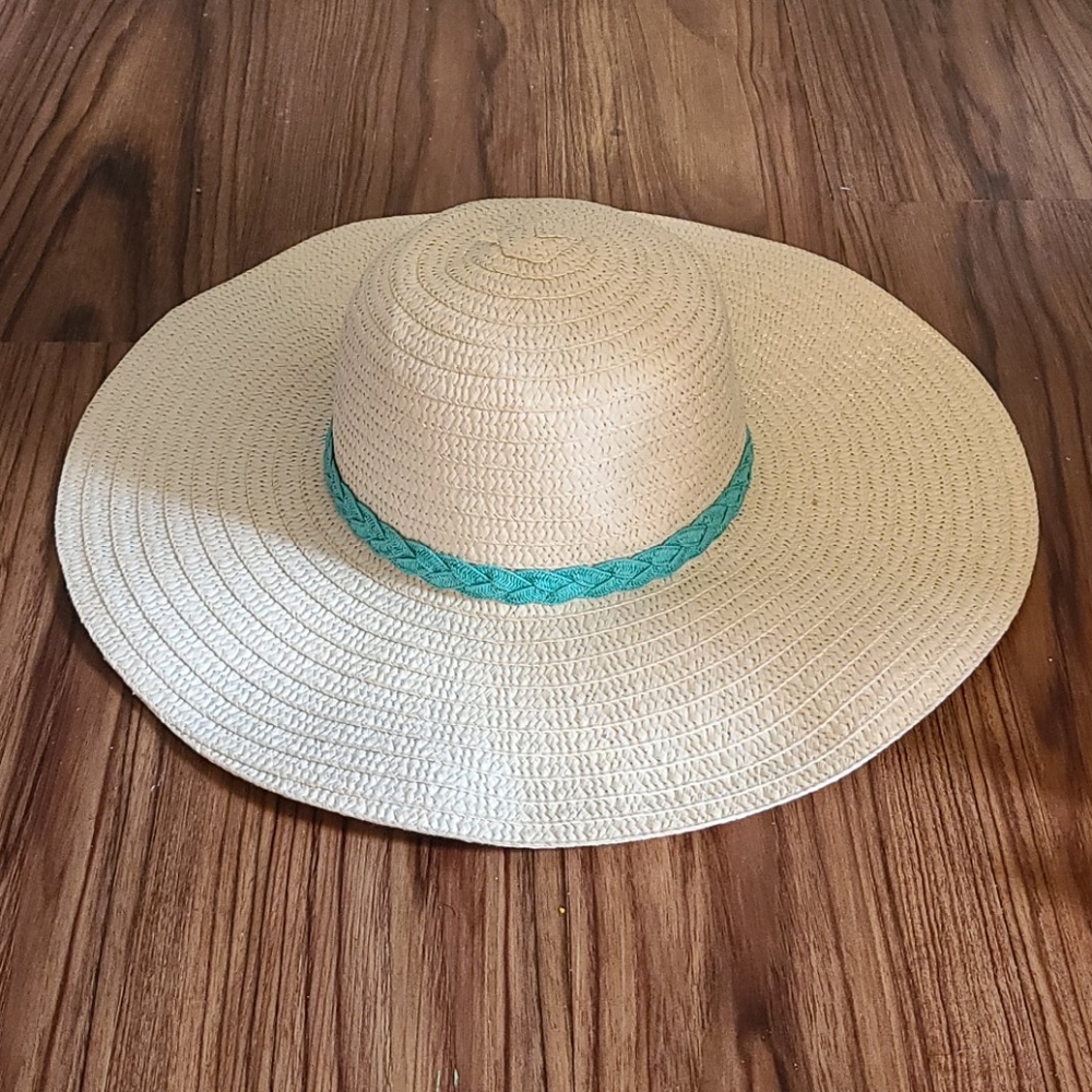 5/$20...Beach hat